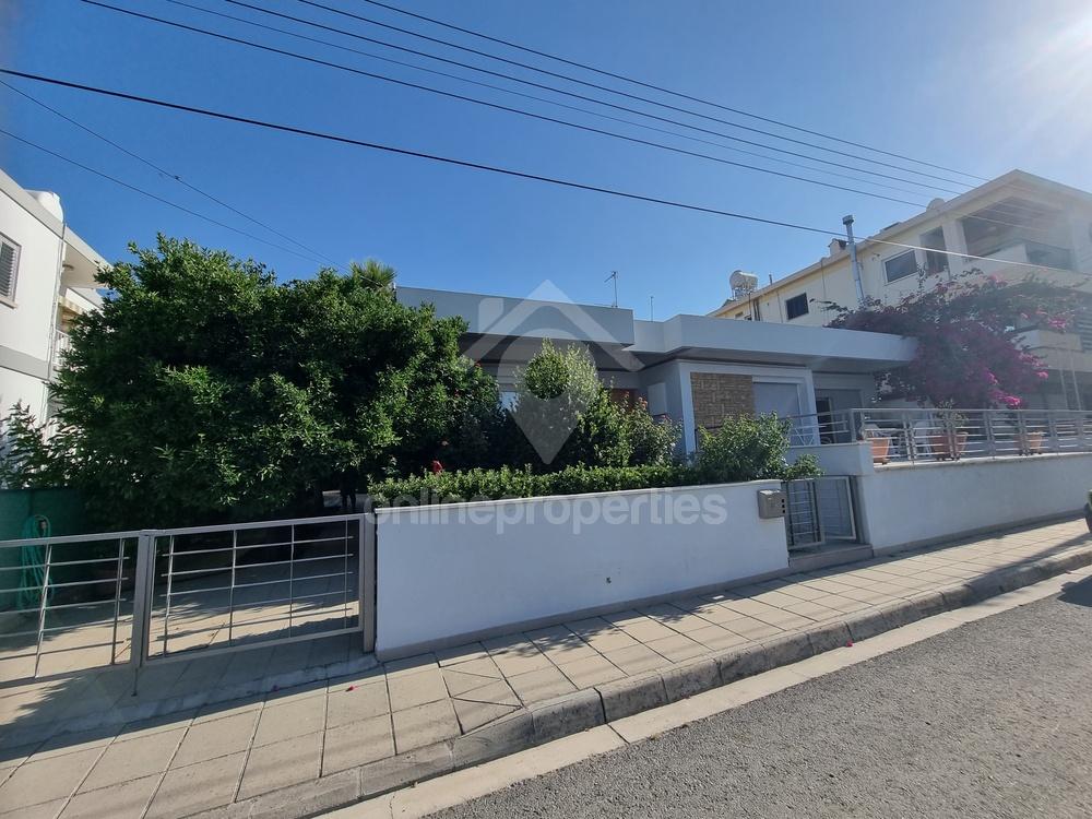 Charming Vintage-Style 3-Bedroom plus an office space, Detached House