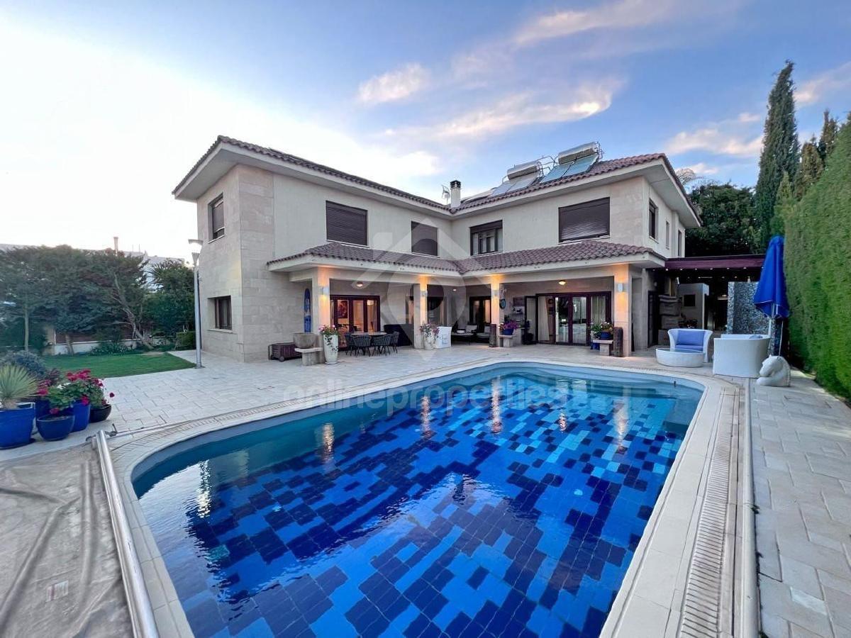 A 5-Bedroom Luxury Villa with Pool & Refined Design