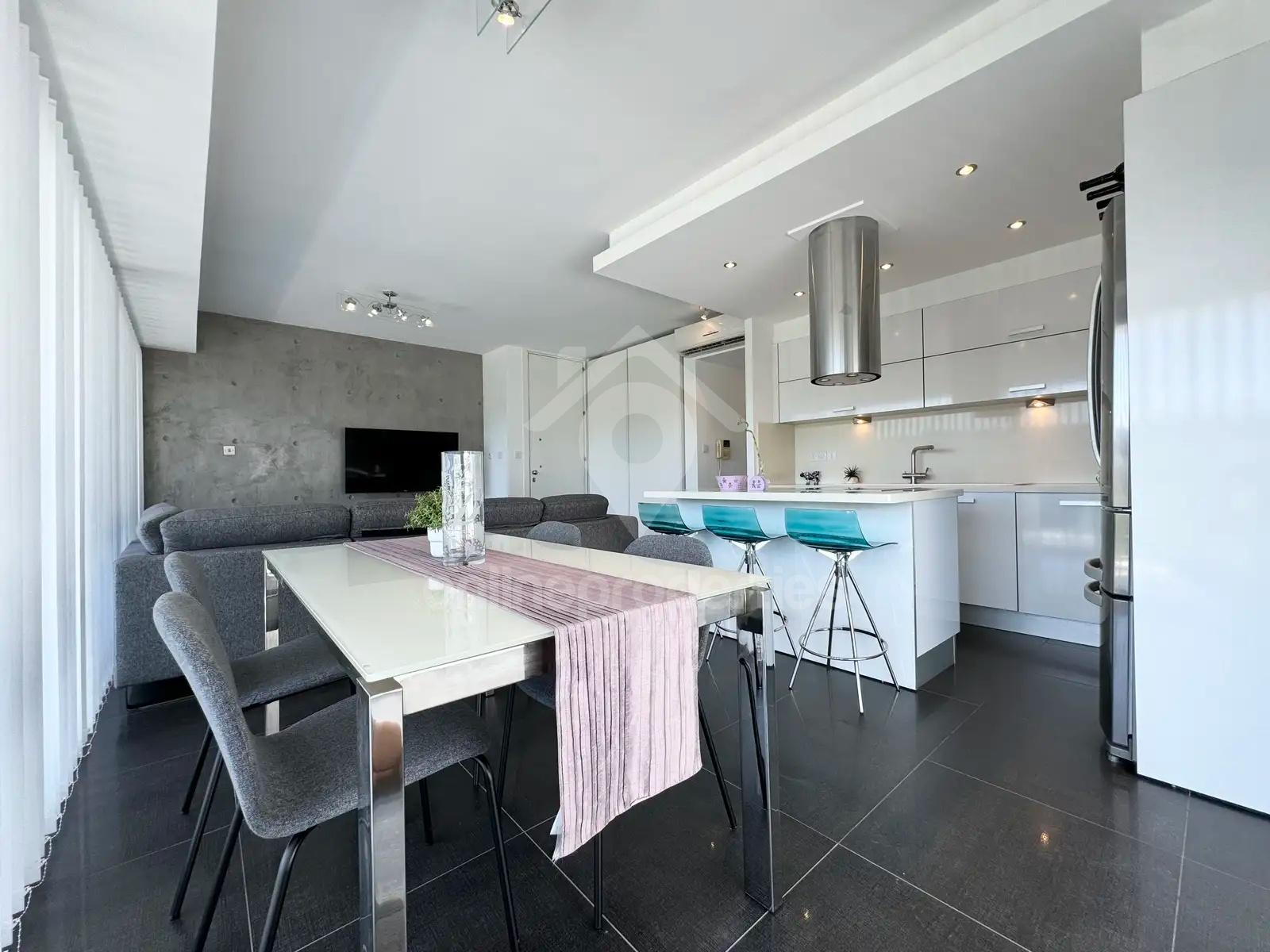 Convenient Living Near University of Nicosia: Spacious 2-Bedroom Apartment Available Now