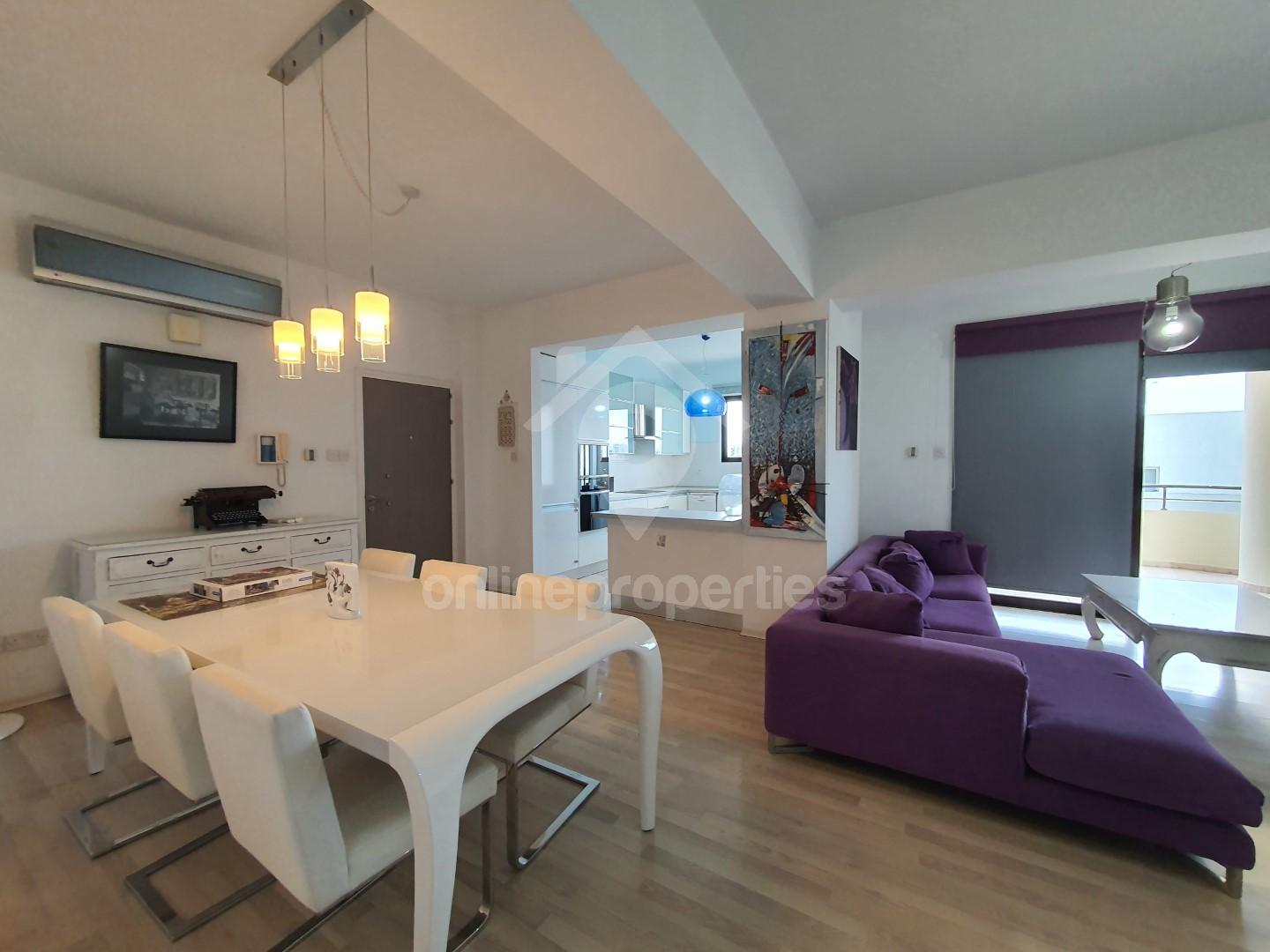 Modern and fully furnished 3bed in heart of town