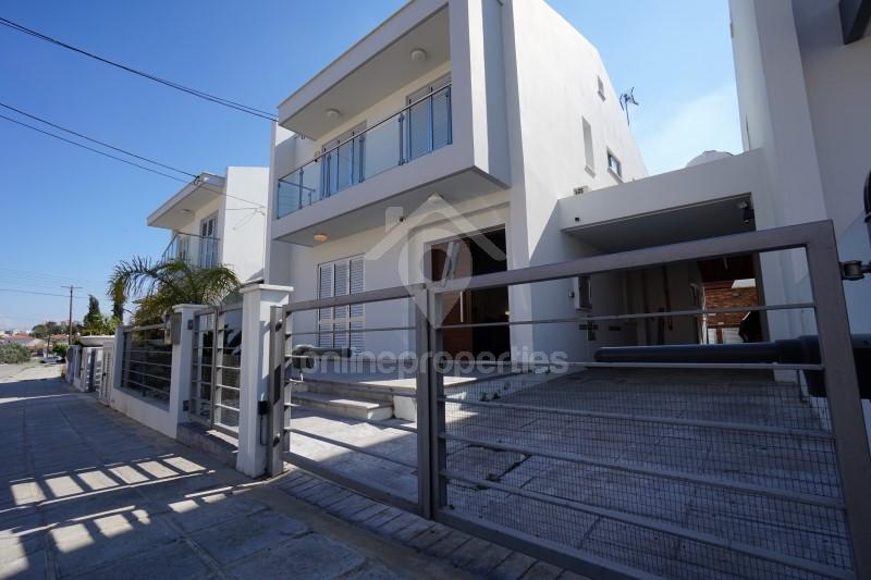 Charming Three-Bedroom House/Easy access to Senior School, Falcon in Strovolos and French School at Platy