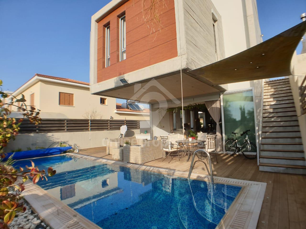 Featured Modern 4bed with pool,opposite a green area