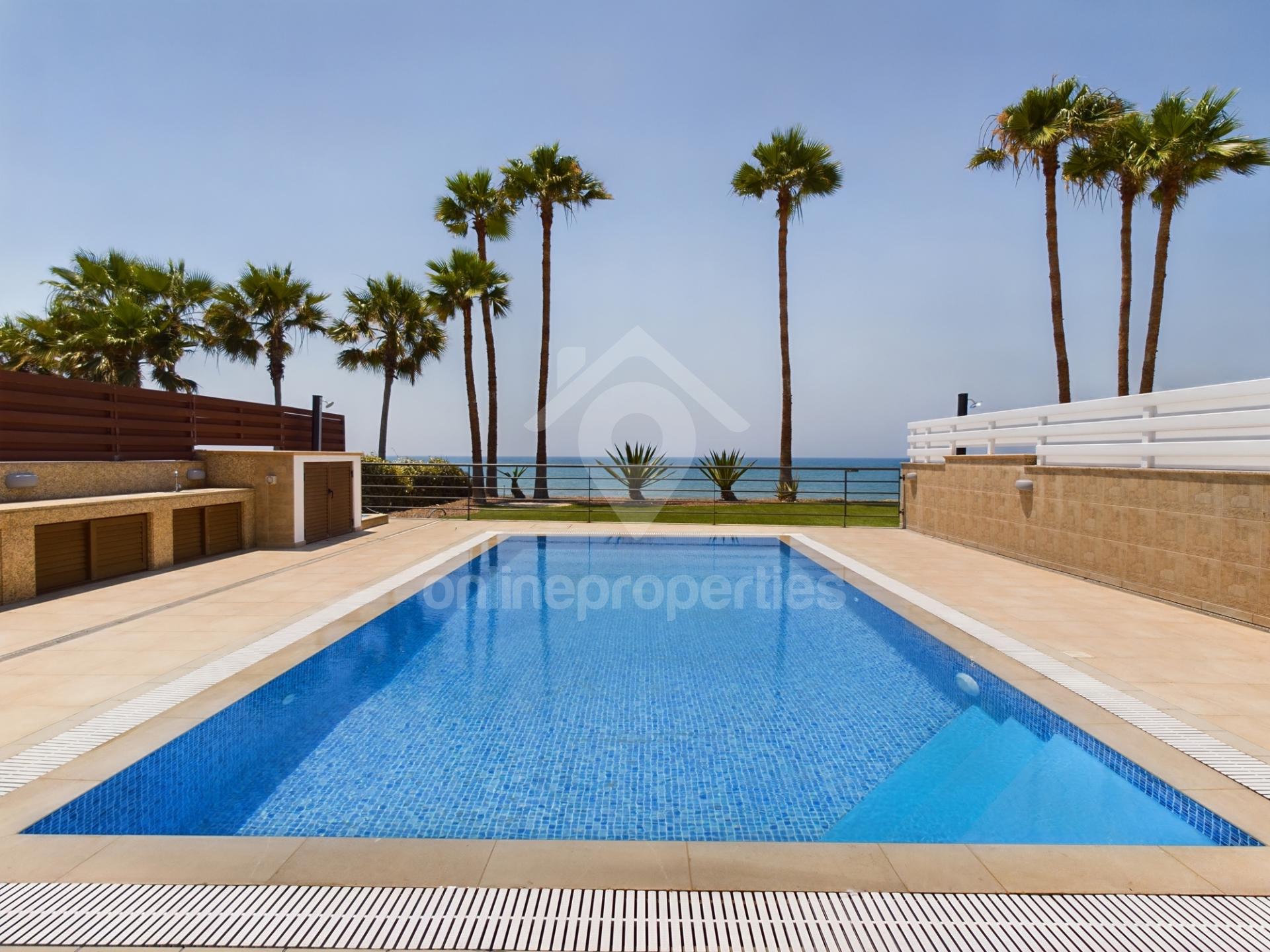 Amazing frontline beach villa with pool