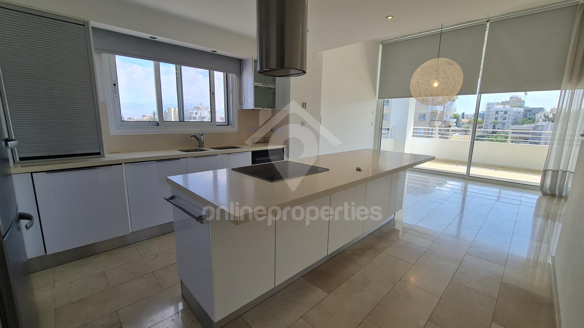 Furnished Super spacious 2 Bed Penthouse with Private Roof Terrace