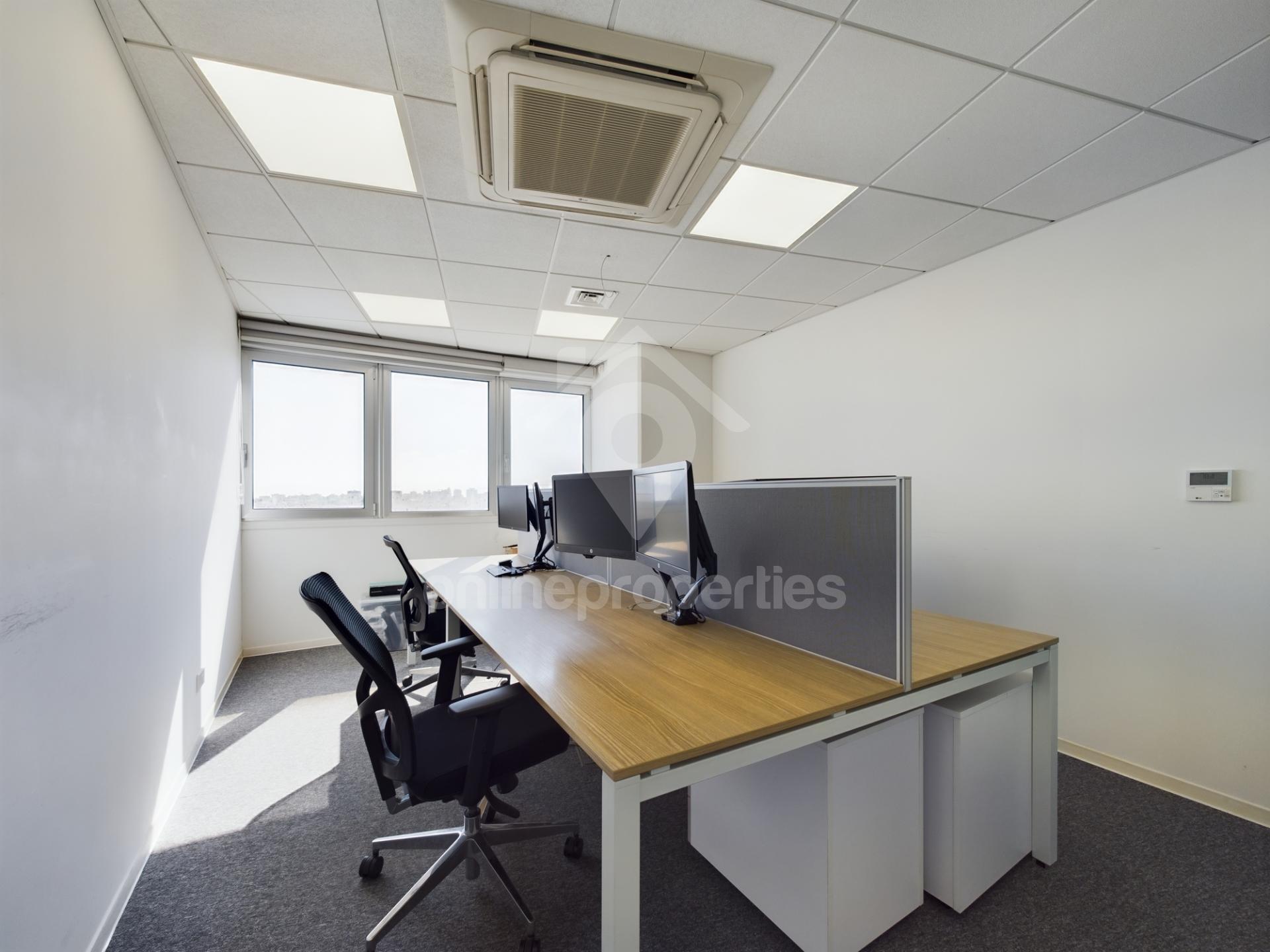 Modern offices in excellent condition, central location 