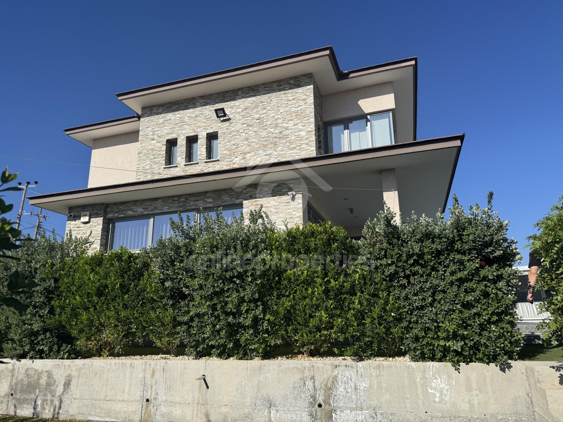 7-bedroom luxury house with office and play room 