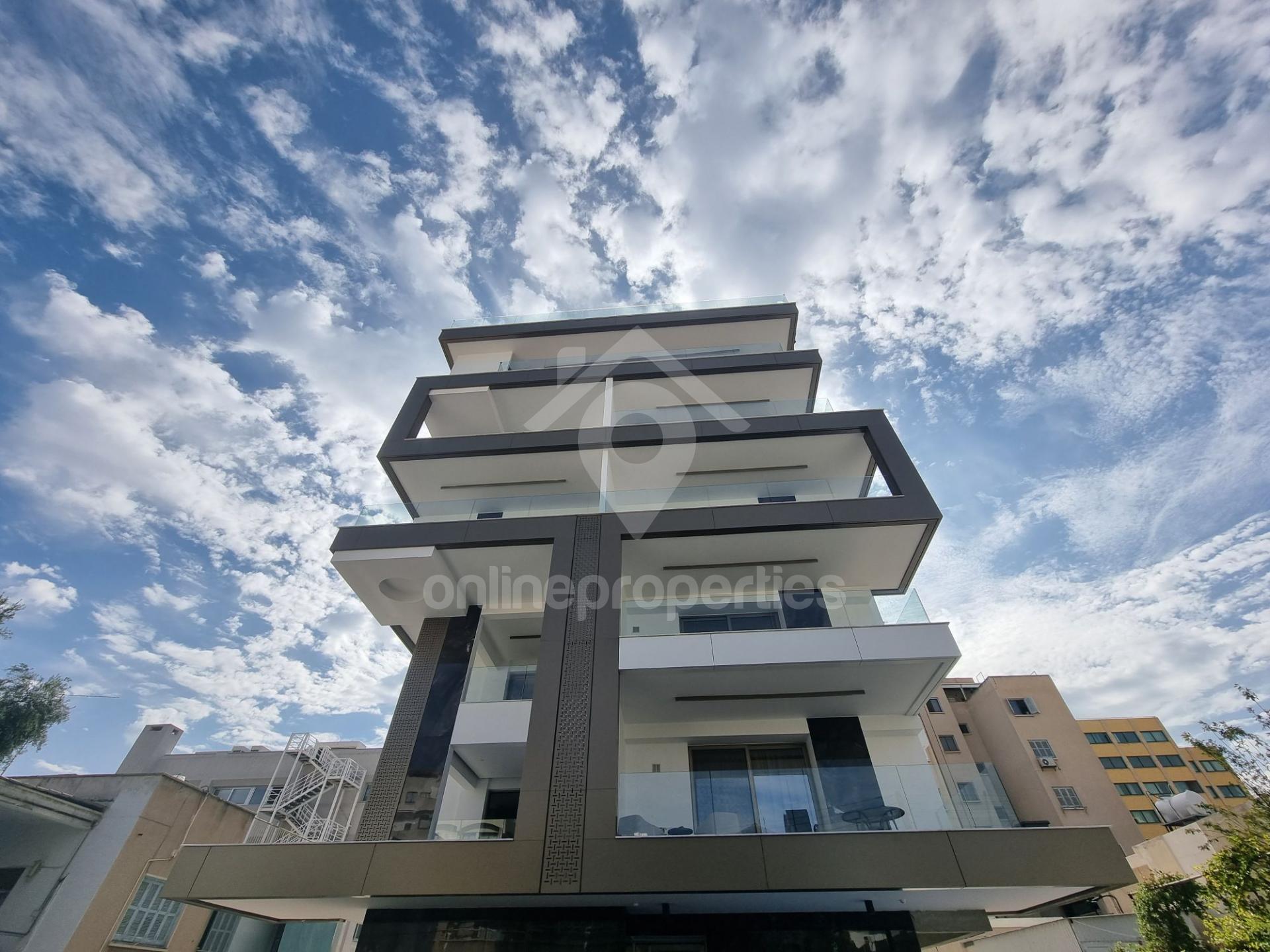 Luxurious 3 Bedroom Penthouse with Private Roof Garden plus a new photovoltaic system