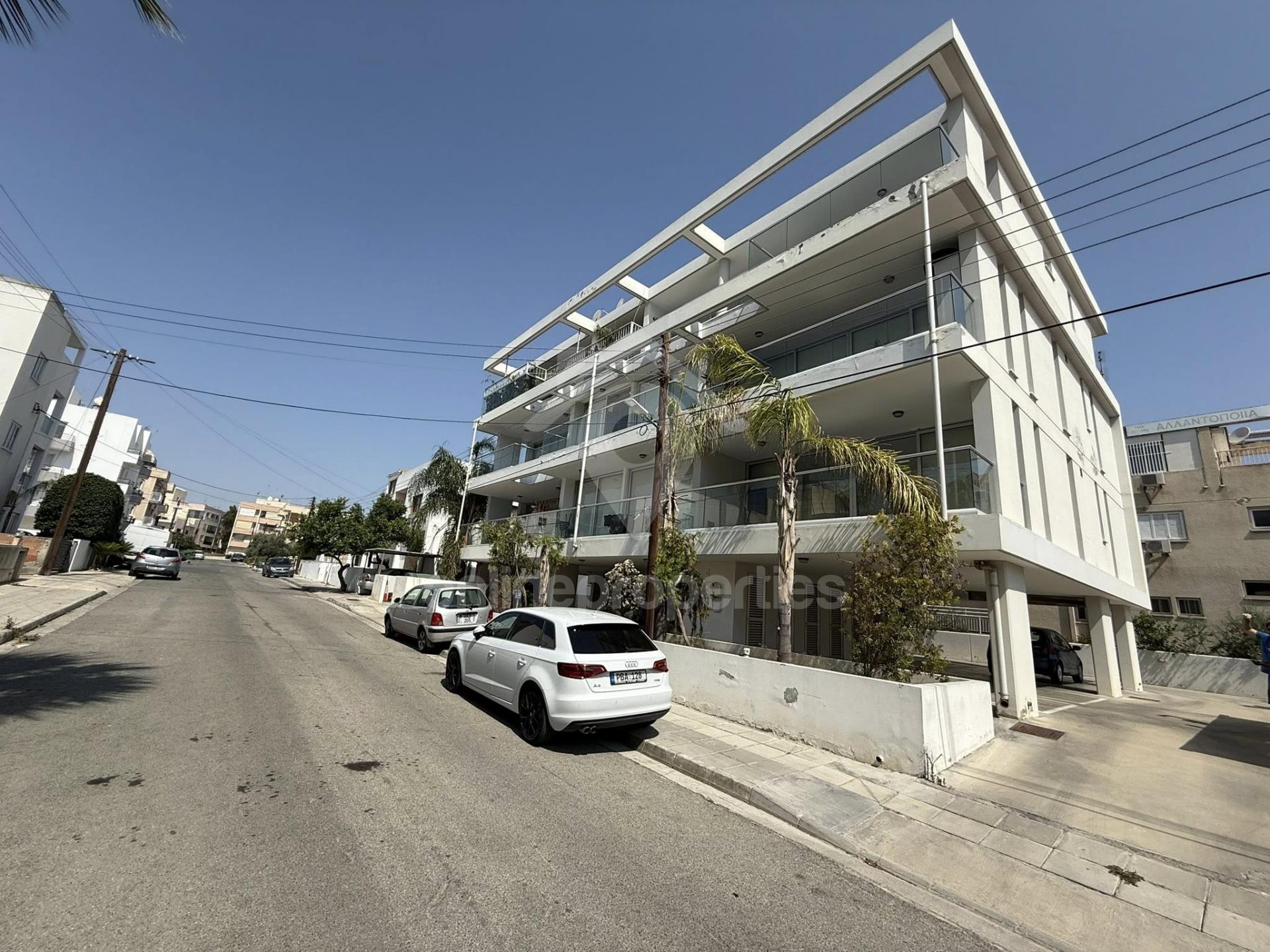 Well maintained 2- bedroom apartment off Larnakos Ave.