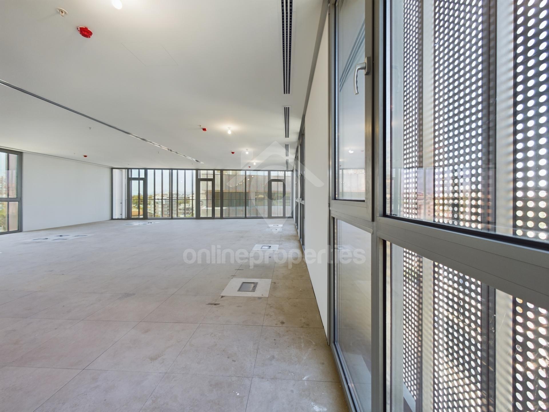 Minimalist and cosmopolitan office space in a sought after location 
