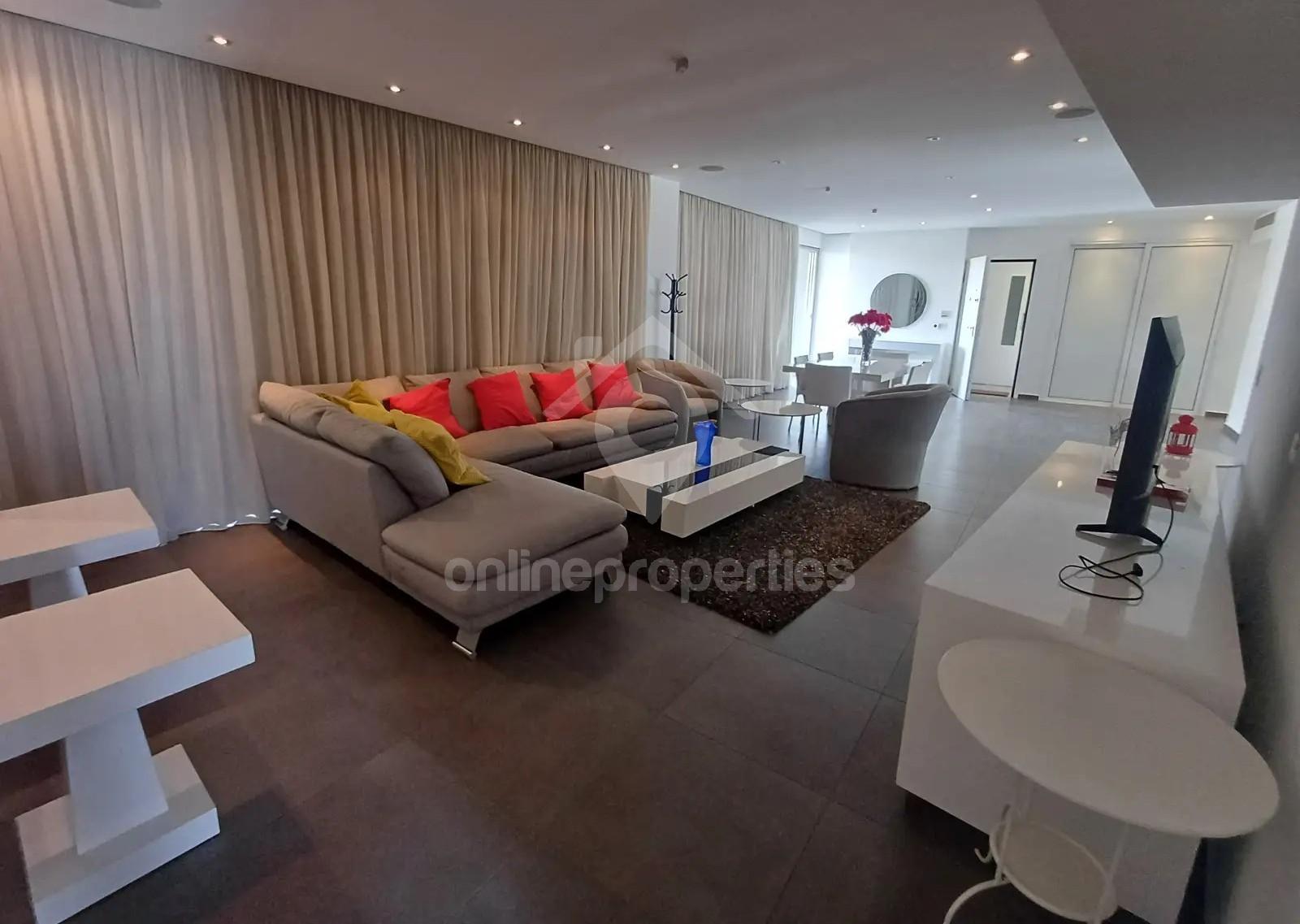 Luxurious Whole-Floor Apartment in Prime, Quiet Neighborhood