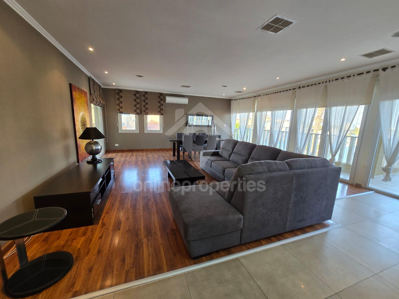 Luxury Upper-Floor Apartment nicely furnished and equipped 