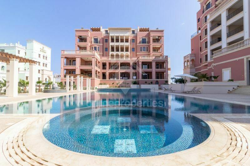 Complex with sauna and hammam, communal pool, close to the beach 
