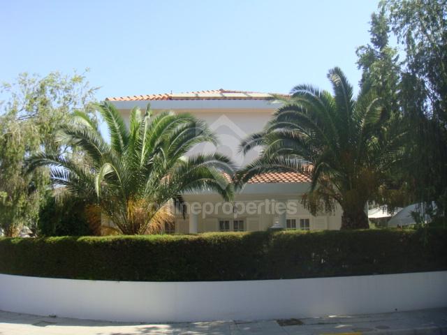 Well maintained 5 bedroom house in a prime location