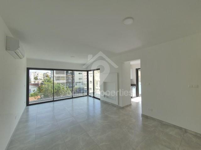Modern Luxury 2 bedroom flats walking distance to the city center/3