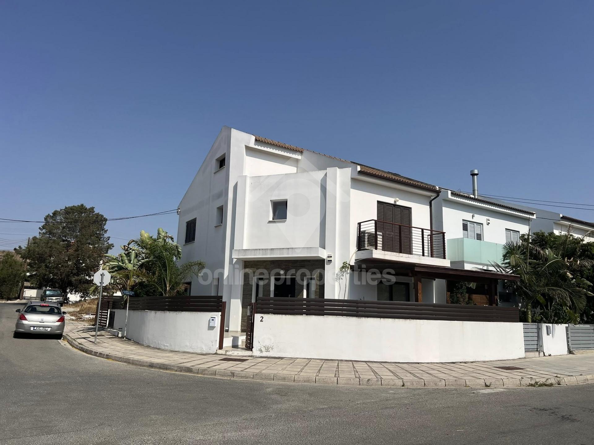 Modern 3-Bedroom + Attic House with Amenities in Engomi-Makedonitissa