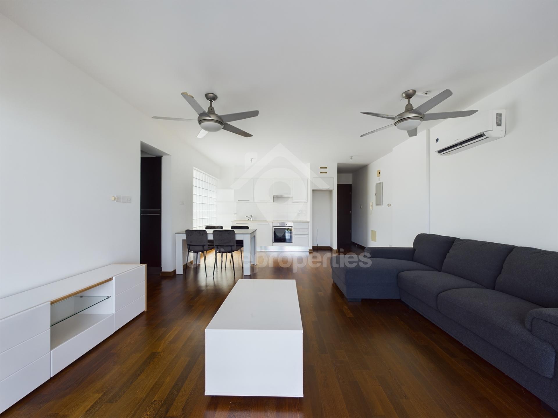 Modern one bed apartment, new furniture, appliances, air-con 