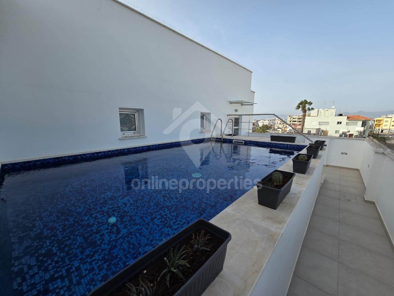Top floor 2 bedroom with a private swimming pool 