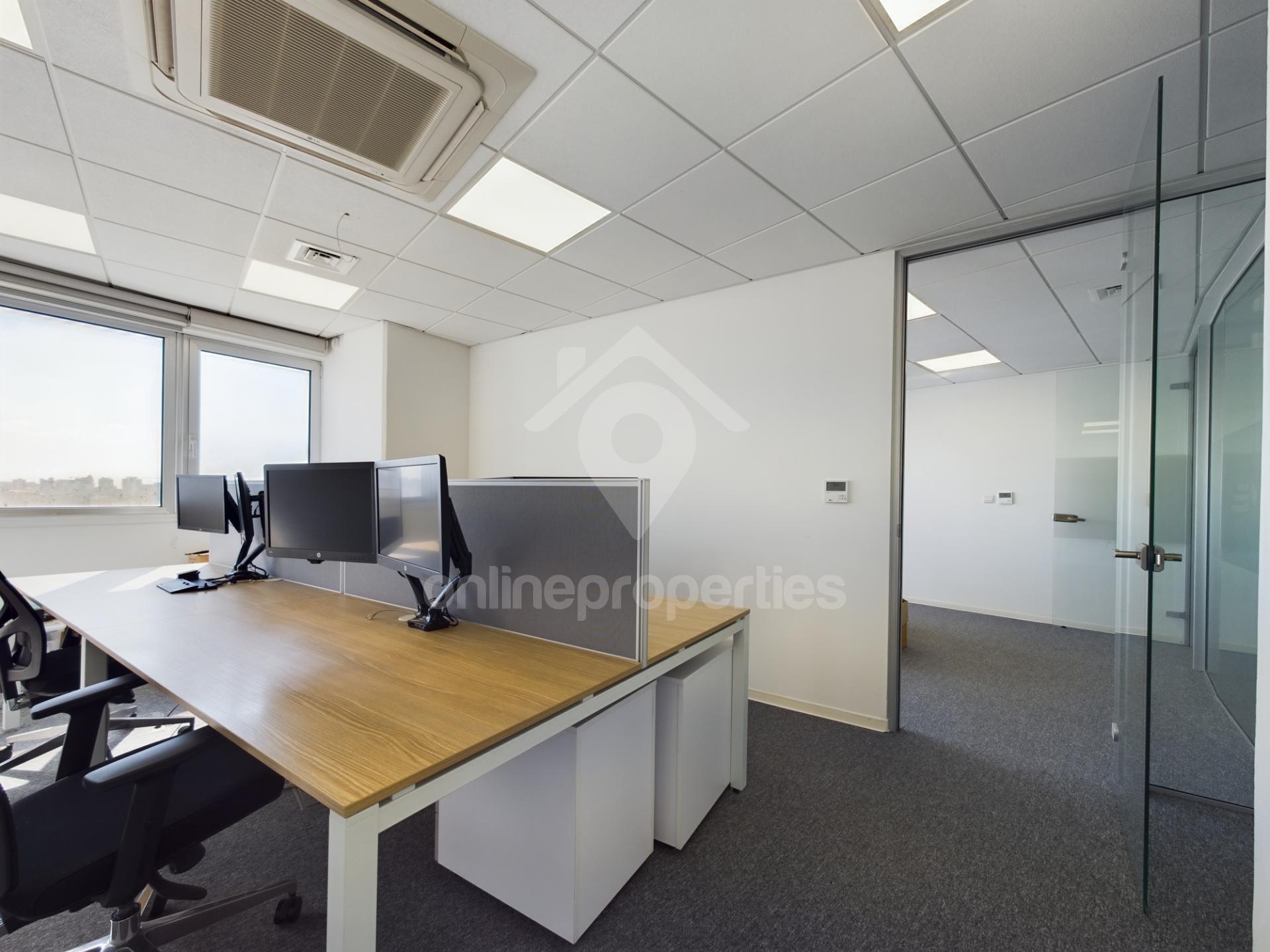Modern offices in excellent condition, central location 