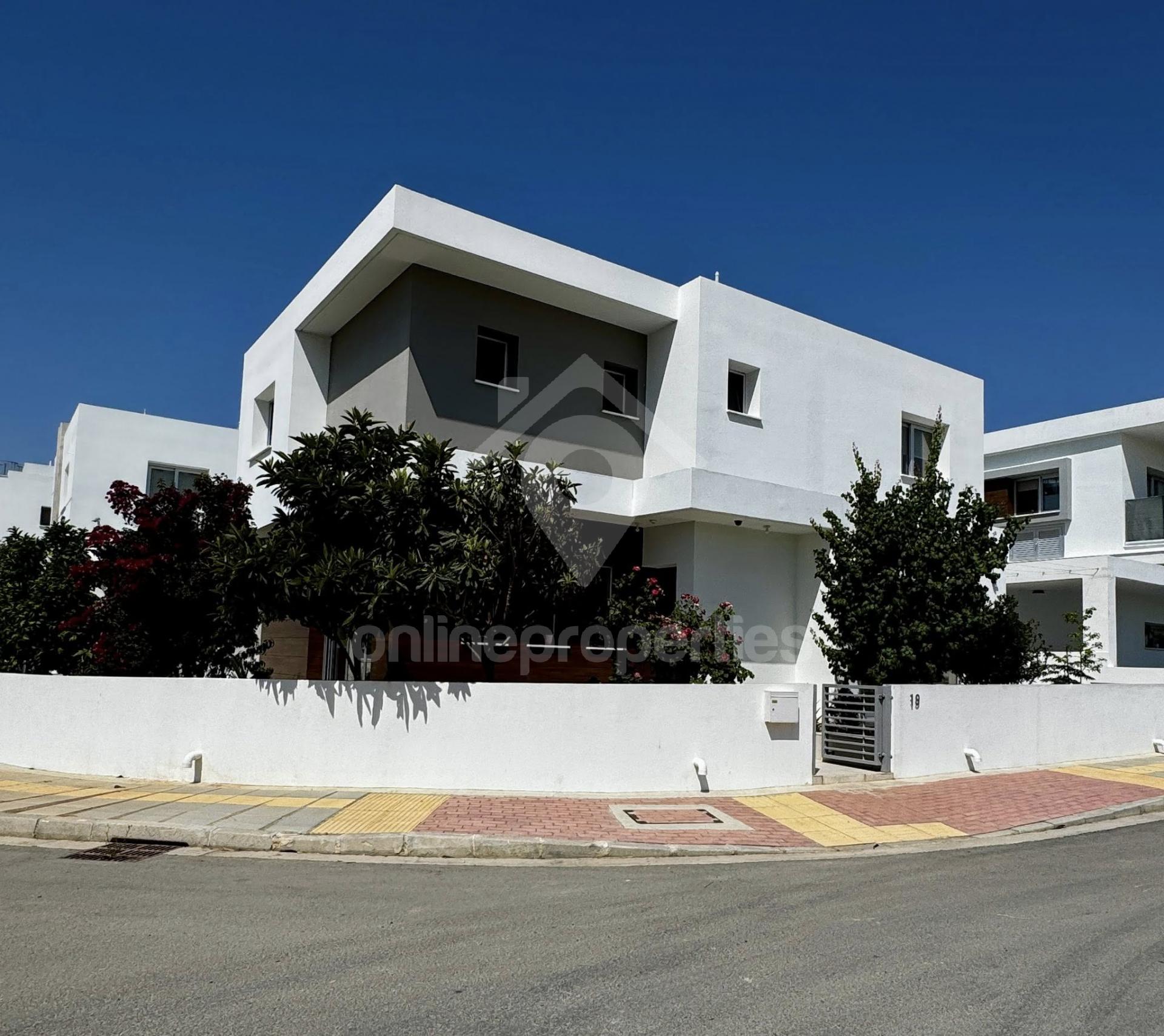 4-Bedroom House in Latsia (Laiki Sporting club Area) with Photovoltaics system