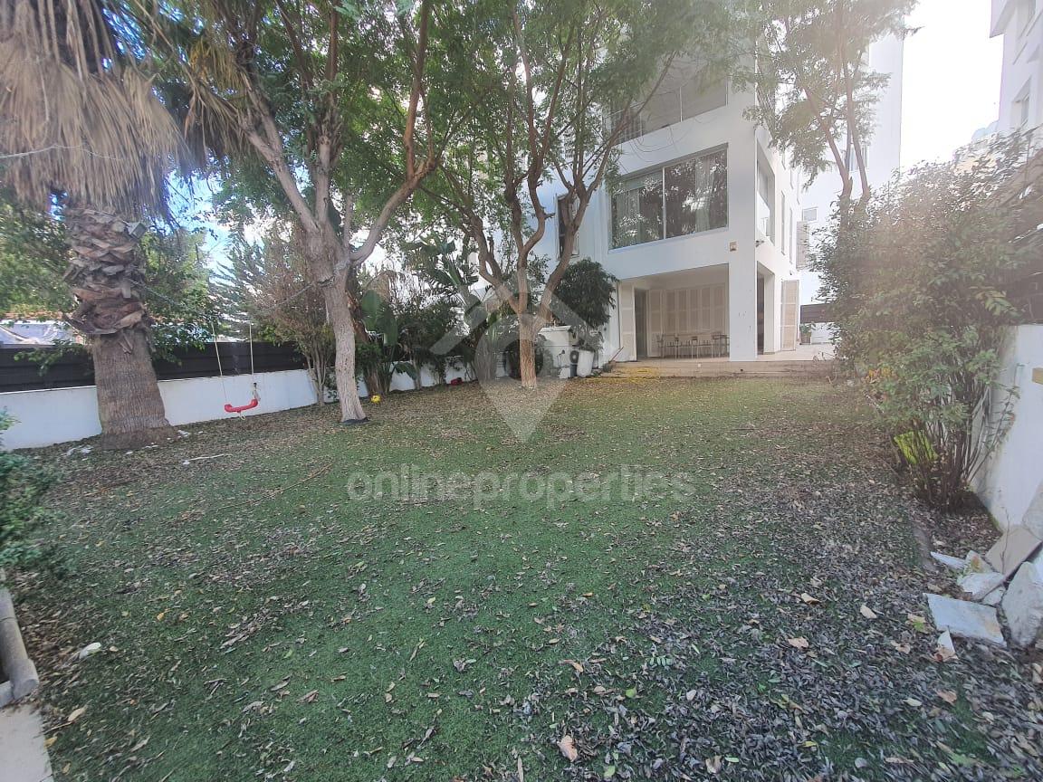 3-bedroom house located in a prestigious area/Furnished Version