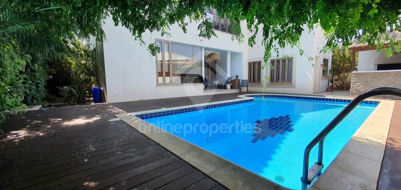Nice and cozy 3bedroom+study room with swimming pool