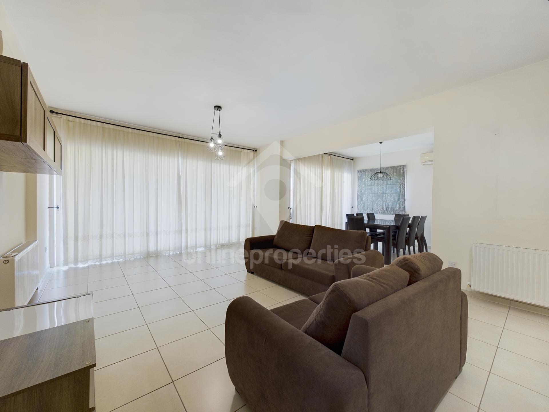 Beautiful, nicely furnished 3bedroom at Acropolis area