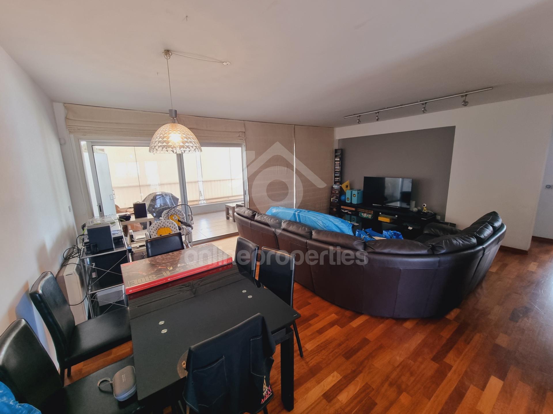 Stylishly Furnished Urban Retreat near Kennedy Ave-Furnished version