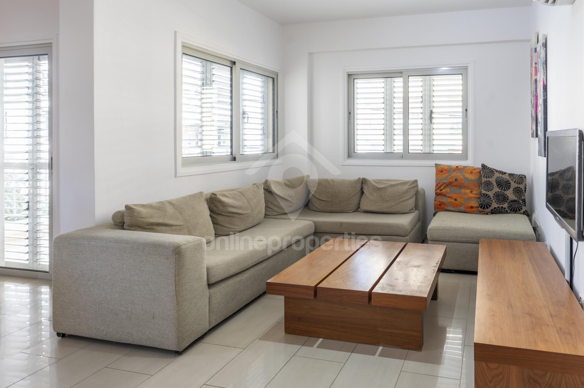 Nicely furnished 2-bedroom flat
