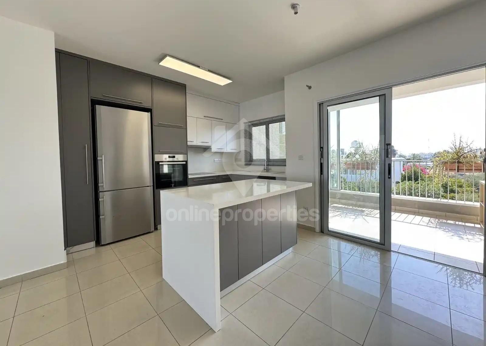 Modern 3-bedroom flat off Kyrinias Ave.