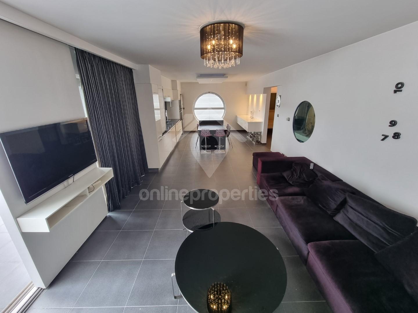 Beautiful top floor 2 bedroom flat with nice big veranda