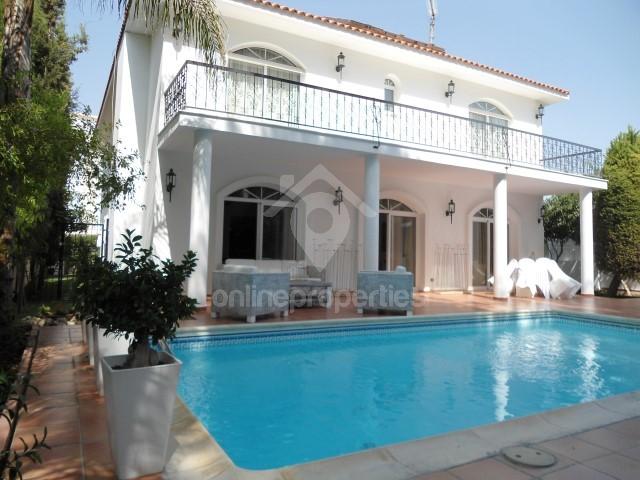 EXCLUSIVE 5 BEDROOM HOUSE WITH SWIMMING POOL