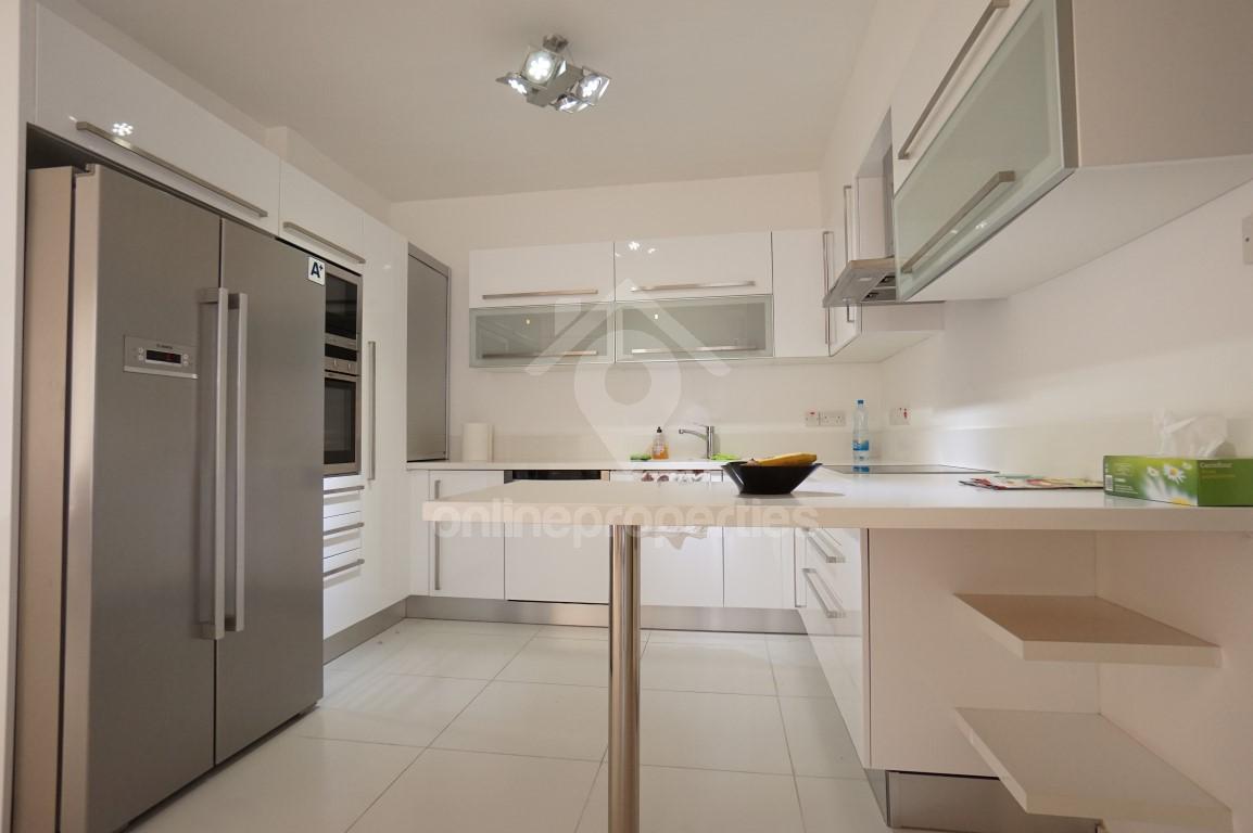 Luxurious 3-Bedroom Apartment in Acropolis