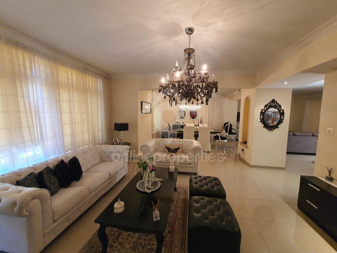 Detached 4 bedroom house, fully furnished and equipped