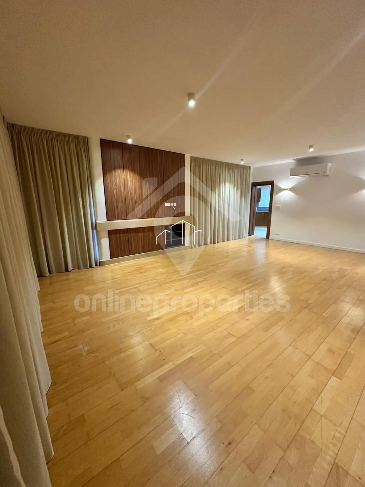 Whole floor 3-bedroom apartment close to Makarios Hospital