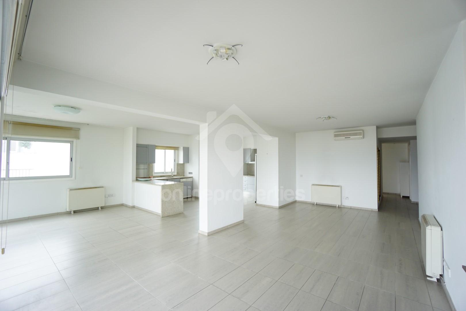 Top floor 3 bedroom flat near KPMG offices