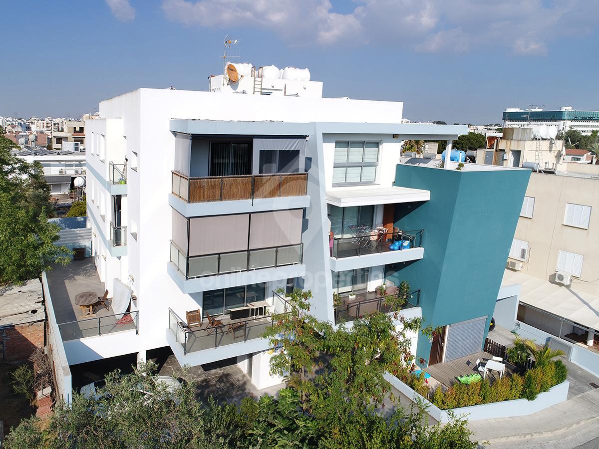 Modern Duplex Oasis: Pet-Friendly, Spacious & Steps from Acropolis Park