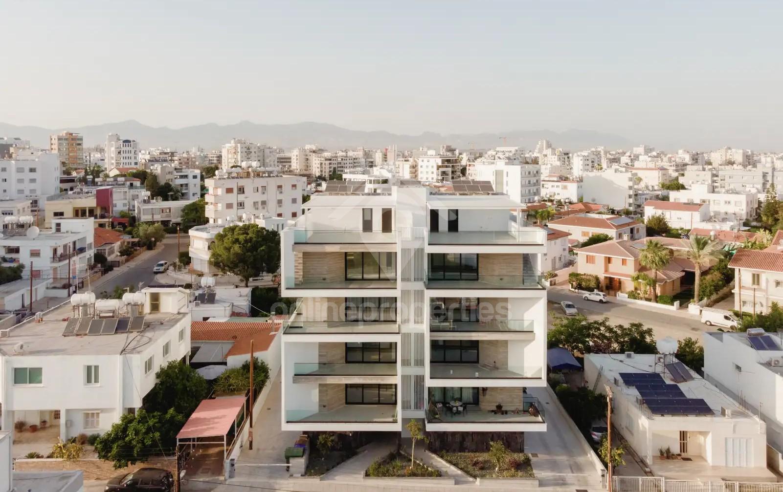 Stylish 2-Bedroom Apartment with Office