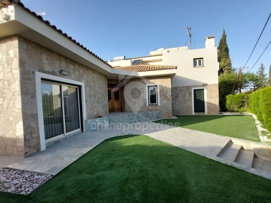 4-bedroom detached house near Stavrou commertial Ave.