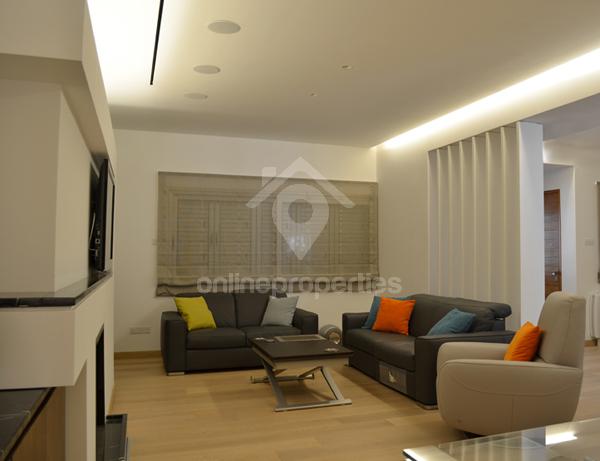Contemporary furnished apartment in prime location 