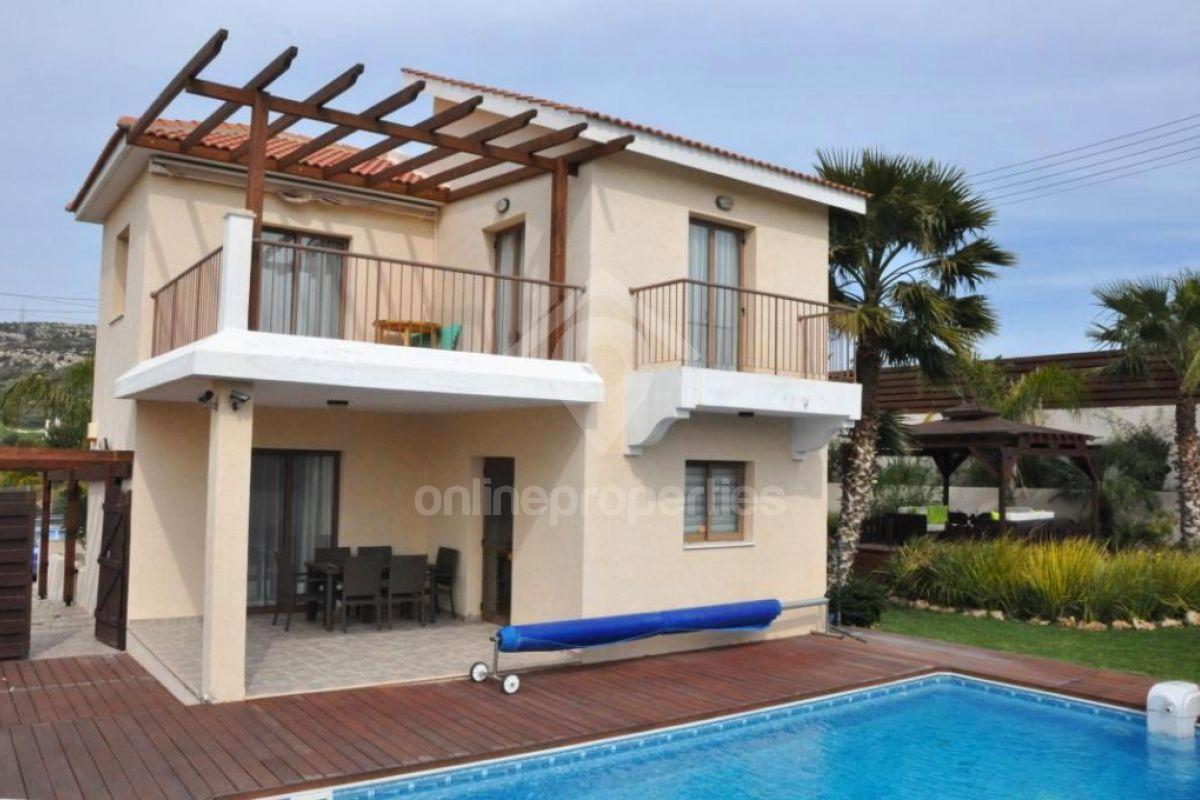 3 beds detached house with swimming pool 