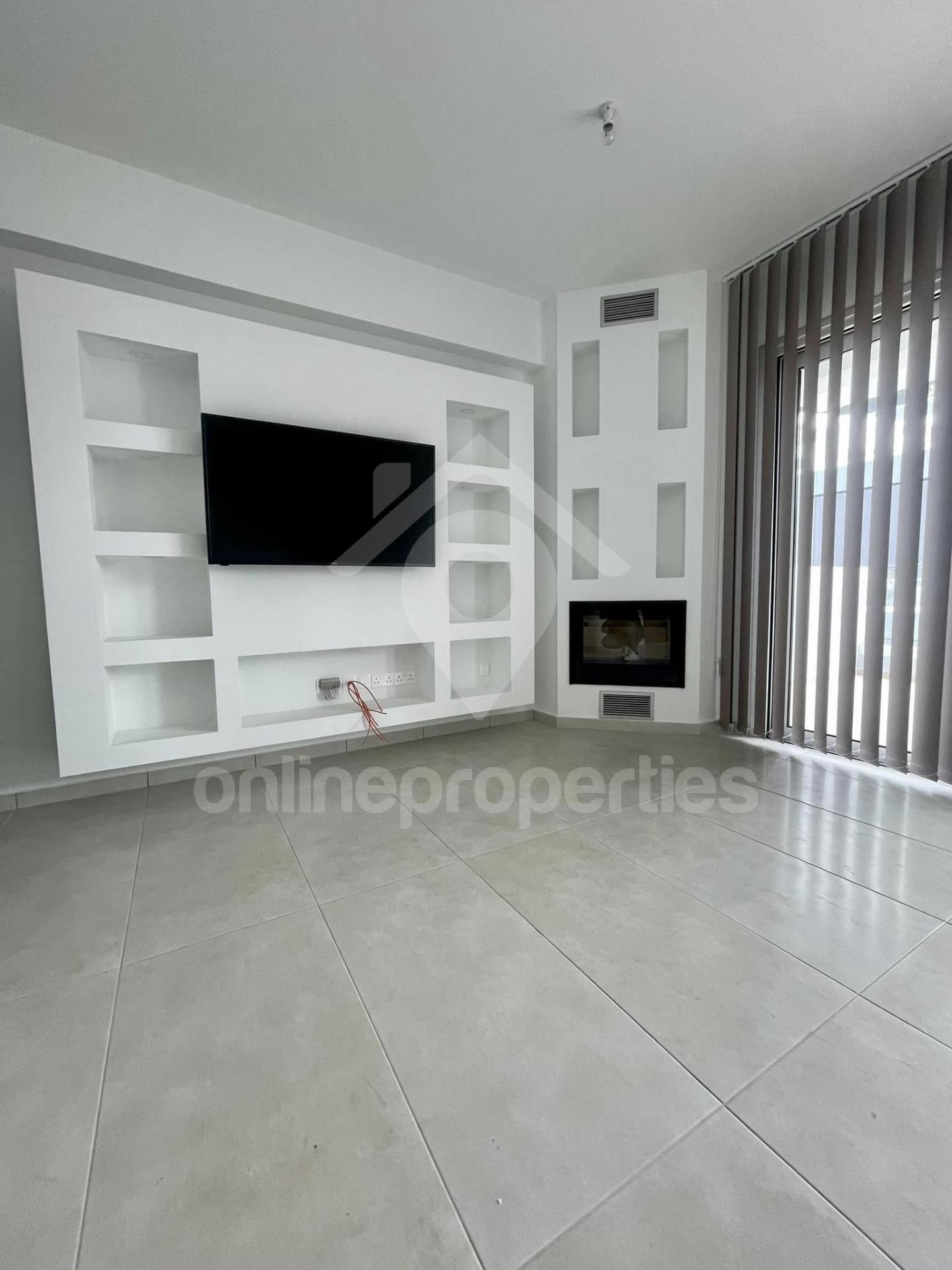 Luxurious 3 bedroom flat with a private roof garden