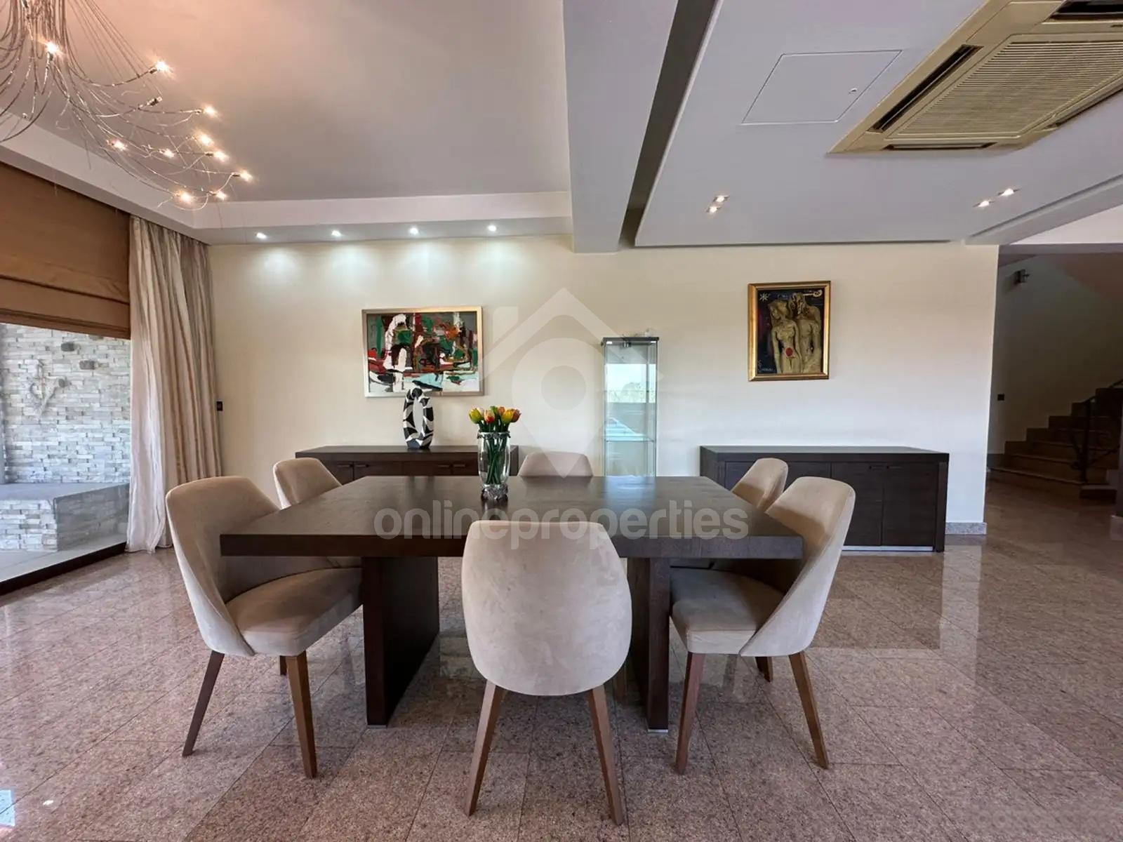 4-bedroom detached house 