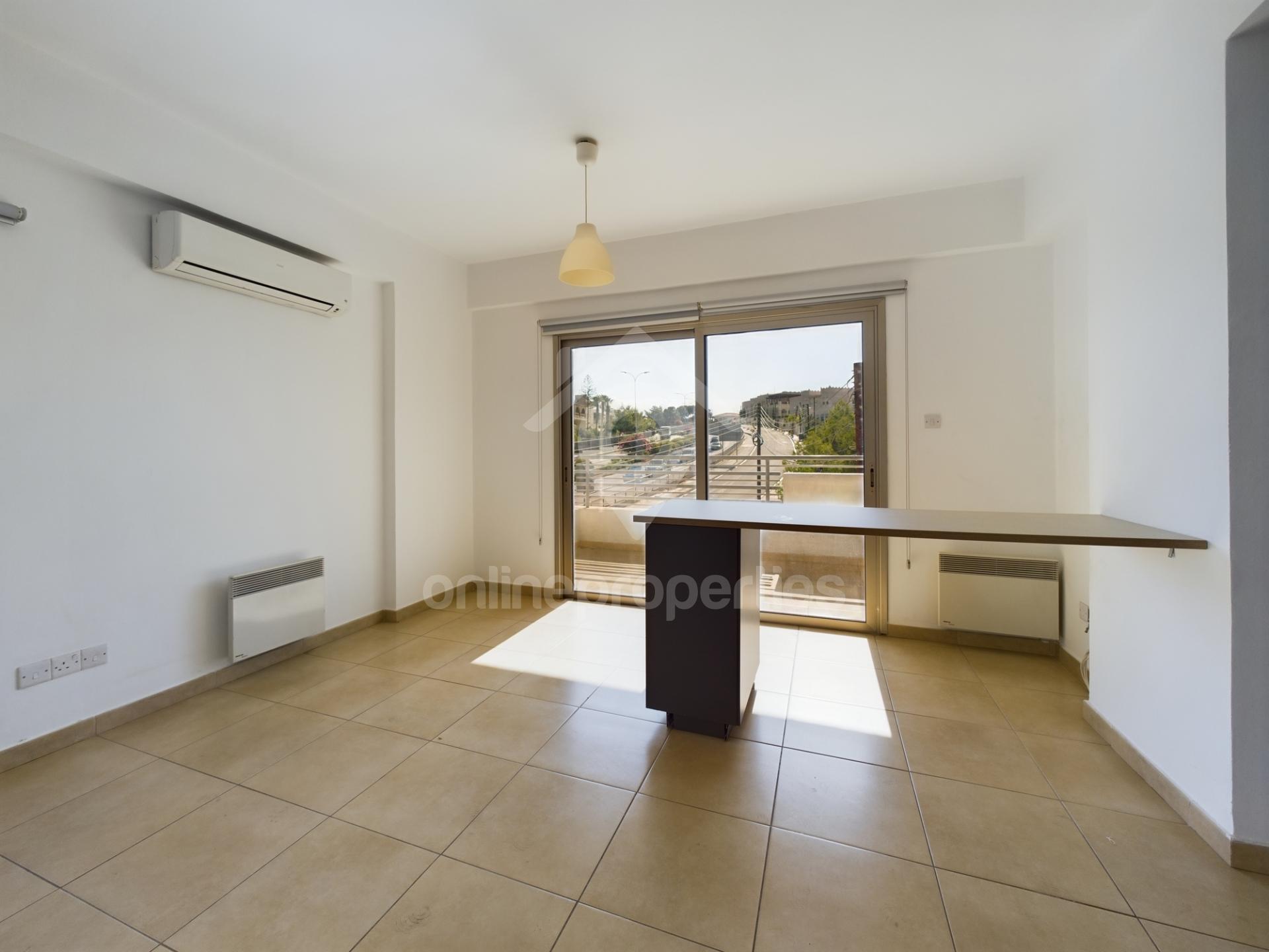 Modern one bedroom flat close to Apoloneio Hospital 