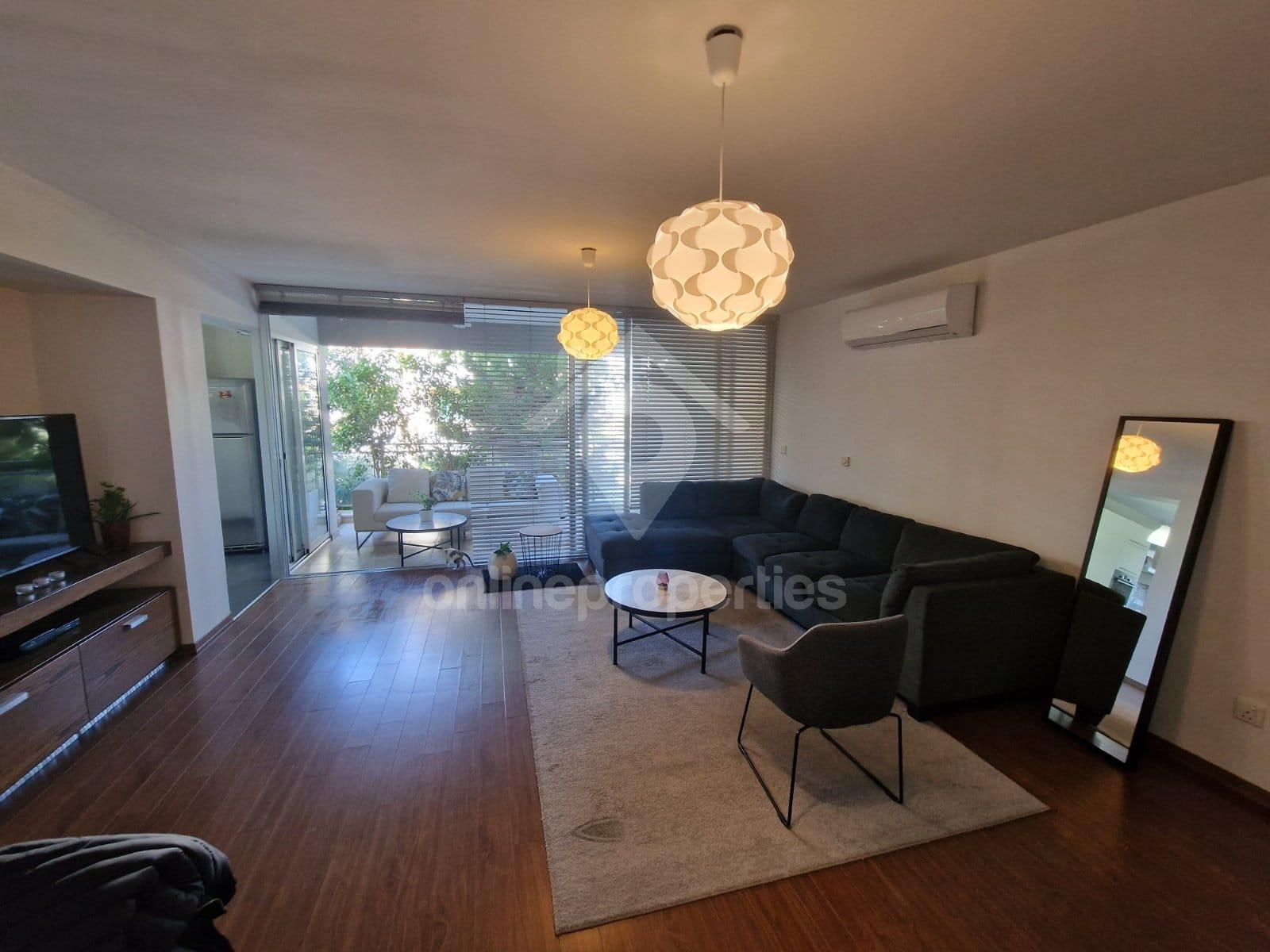 Cozy 2-bedroom flat near Academias Park,off Larnacos Ave.