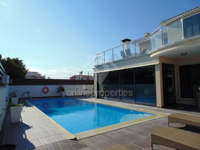 Lovely Detached House with pool at Strovolos