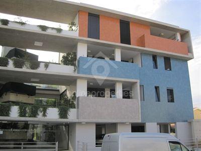 Very well maintained modern 2 bedroom close to the Mall of Engomi/Furnished version