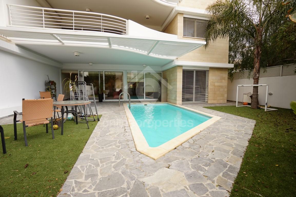 Amazing-luxurious 3-bed with private pool