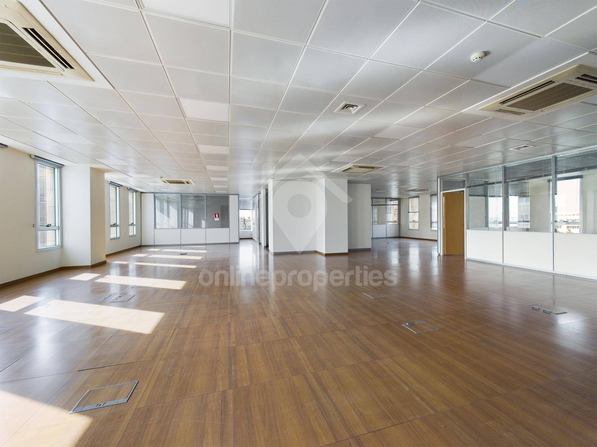 Corporate  Building with Offices in a ideal location 