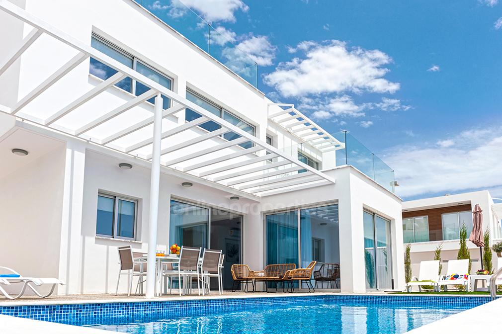 Luxury Villas with pool, gated development  