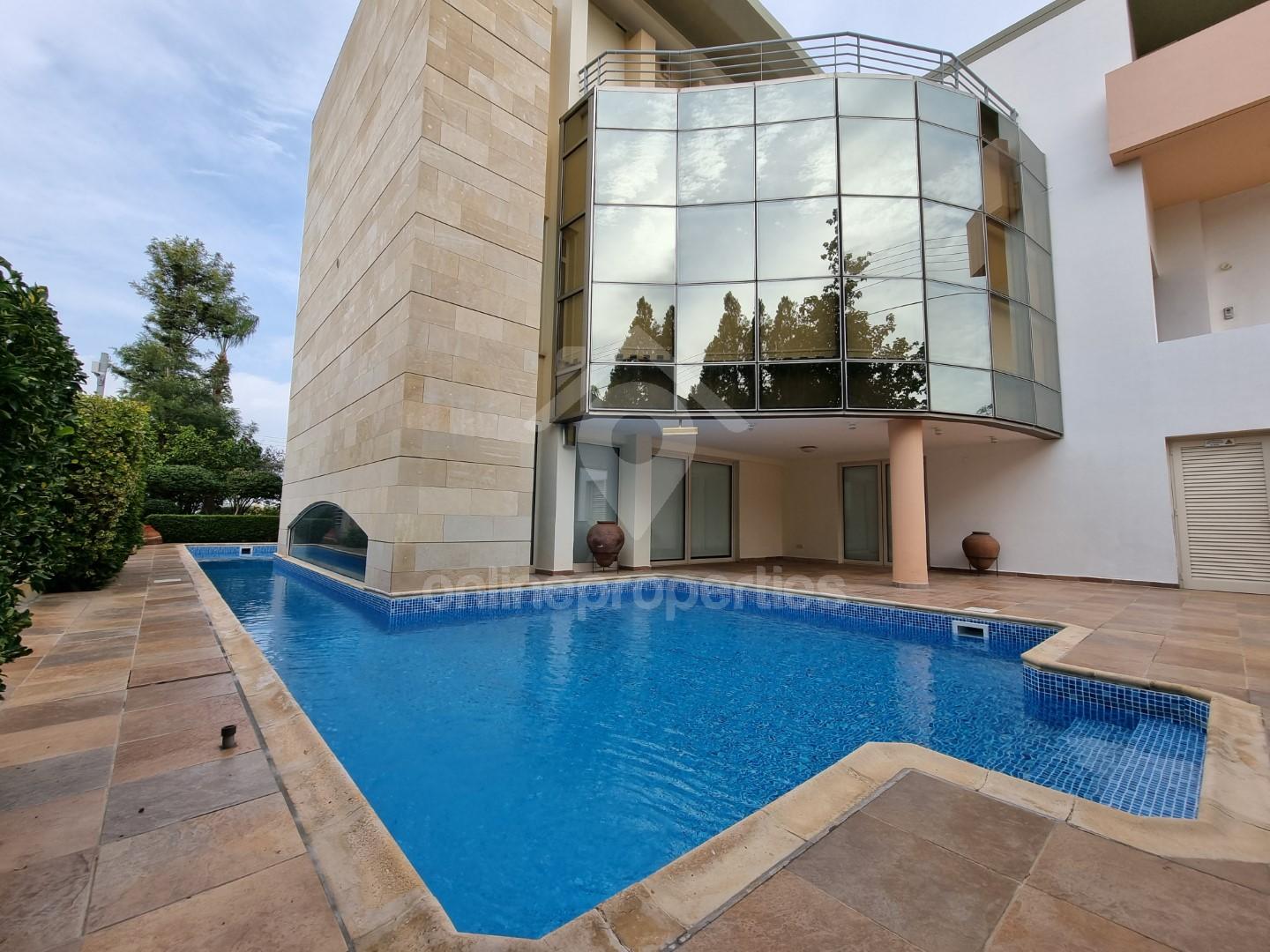 Luxury 5 Bed House with swimming pool